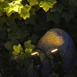 Eclipse solcellsspotlight, varmvitt ljus (set med 2 st. spotlight) - Solcellslampor till skjul