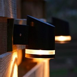 Duron solcellsvägglampa (svart) - Aktuella erbjudanden